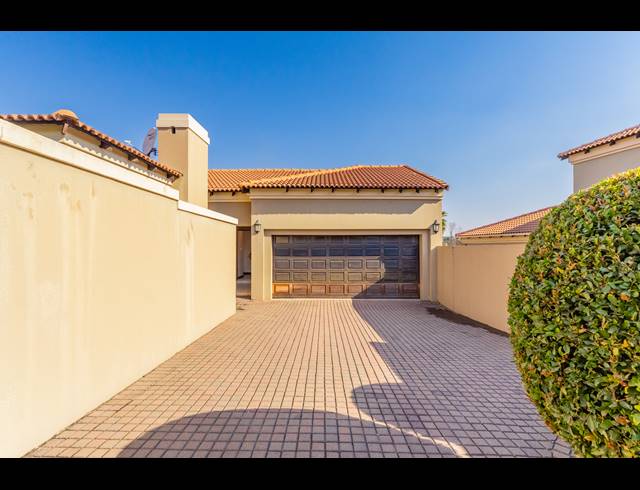 3 BEDROOM HOUSE FOR SALE IN DOUGLASDALE
